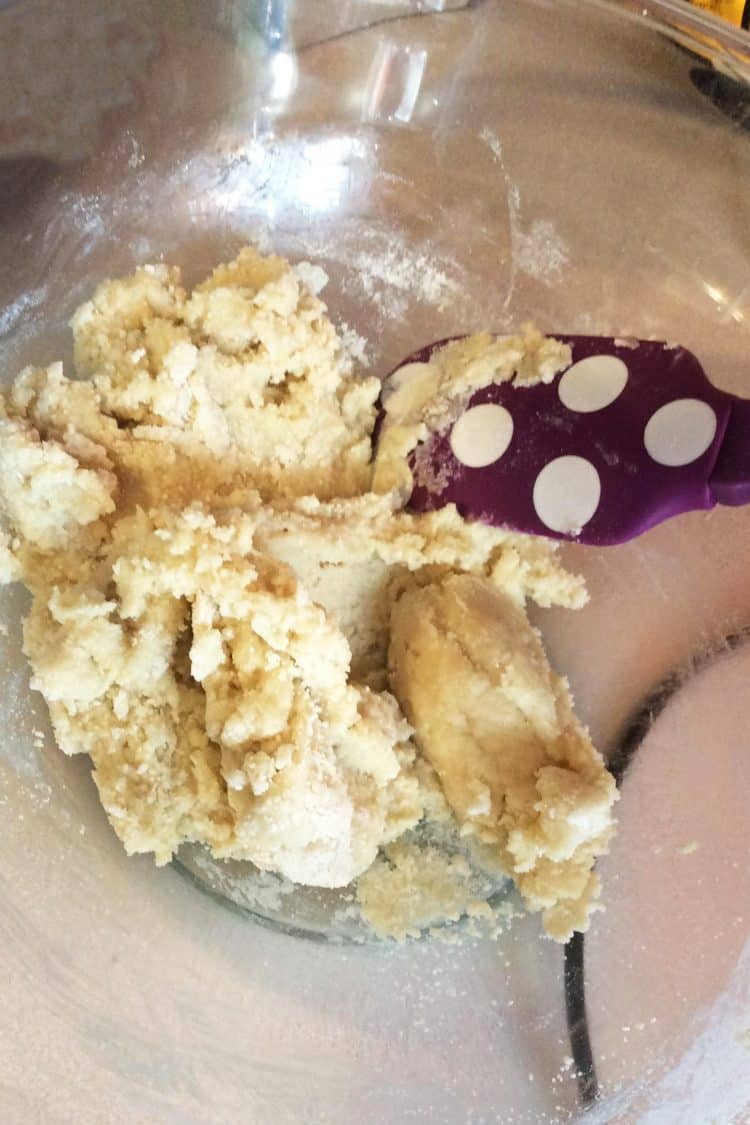 cookies n' cream dough in clear glass bowl