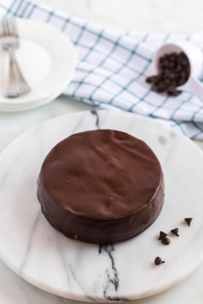 Instant Pot Triple Chocolate Cheesecake | This Instant Pot Triple Chocolate Cheesecake is SO easy it is crazy. Since I come up with this recipe I haven't baked a cheesecake the traditional way. This recipe has the best texture and is just so yummy.